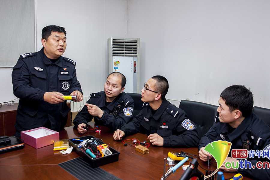 拆弹内行闫群：谎称我方是巡警 骗了家东说念主8年之久