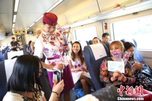 全宇宙母亲王人是特有的 但她们共同的名字，是“爱”