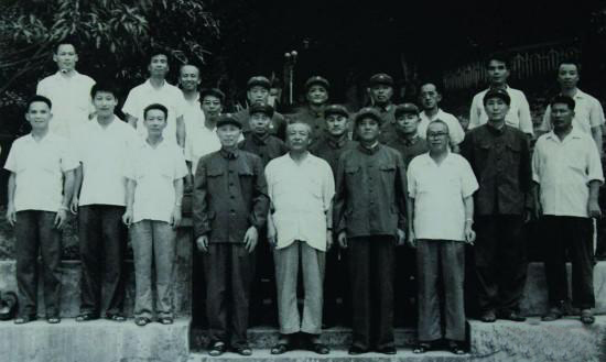 习仲勋父子的家庭相簿