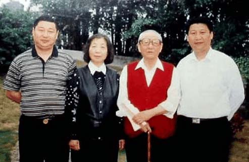习仲勋父子的家庭相簿