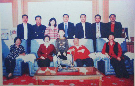 习仲勋父子的家庭相簿