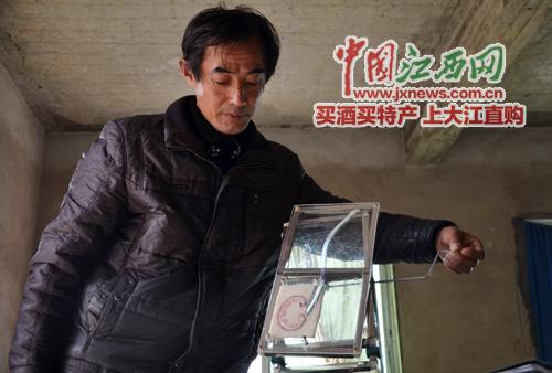 单肾又遭“结石堰塞湖” 江西农民为救妻造“排石床”获专利