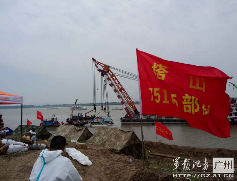 第41集团军某舟桥团执行“东方之星”侦察破障任务　