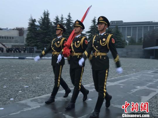 南京大屠杀国家公祭：进行升国旗和降半旗仪式