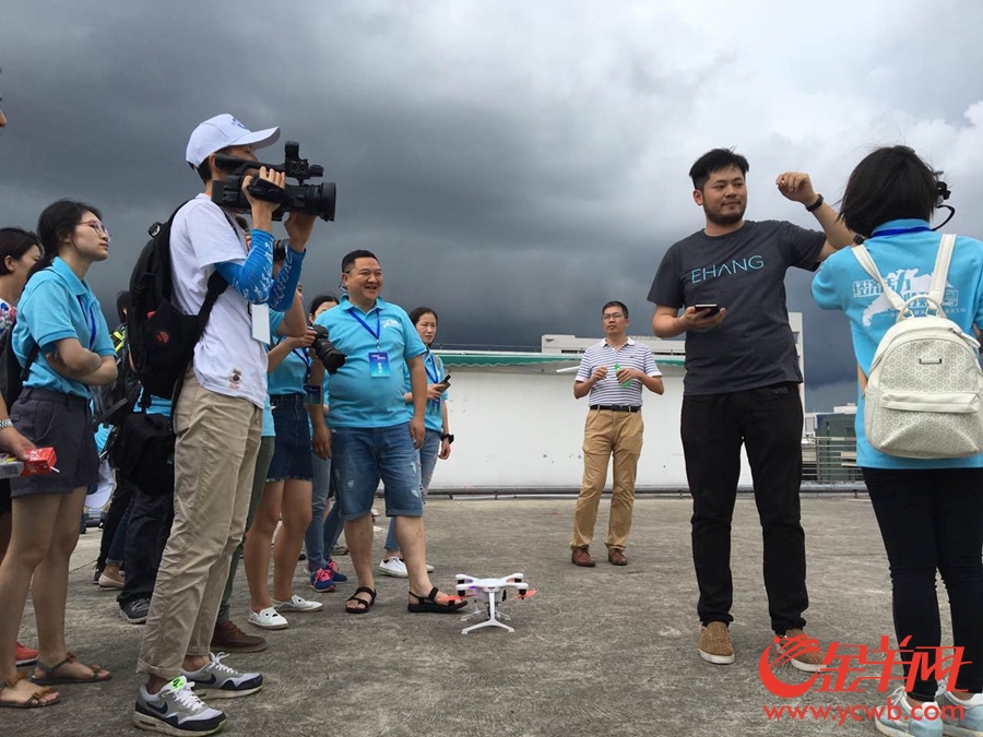 亿航无人机试飞飞出全新视觉 高新科技引媒体追捧
