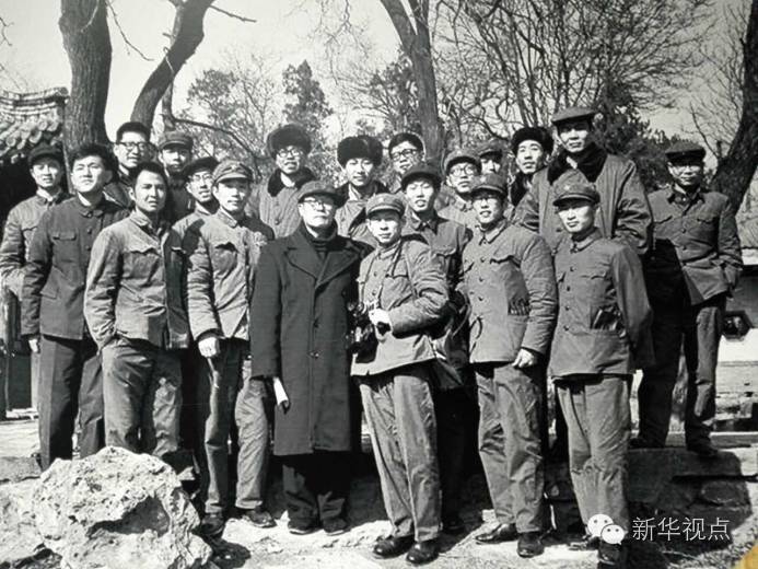 图片故事丨习总书记说：这里没有首长，都是学生