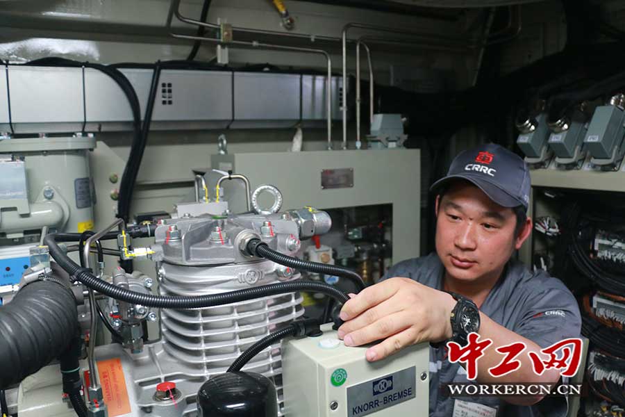 【大国工匠】张如意：与中国机车一起走向世界的80后“机车神医”