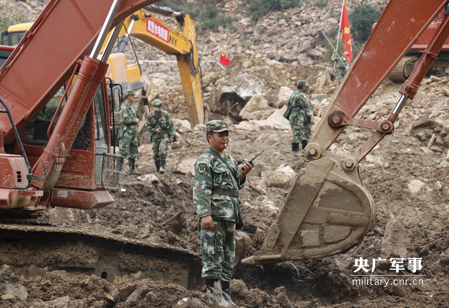 遂昌山体滑坡第五天 武警水电二总队争分夺秒搜救