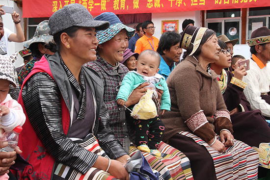 人均年收入5年涨两倍 西藏康玛村村民念党恩