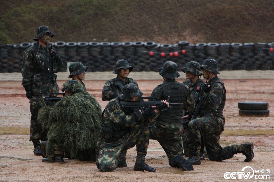 【党的十九大精神进军营】导弹精兵的“另一面”：特战训练一招制敌