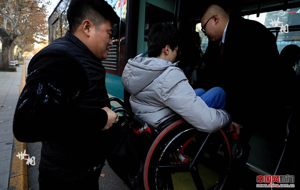 他用轮椅丈量梦想