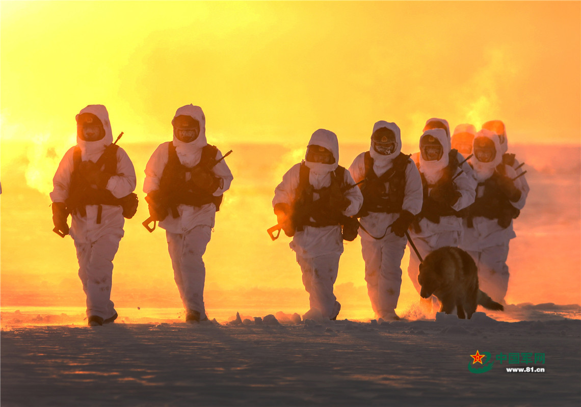 -30℃ 边防官兵巡逻美成一幅画