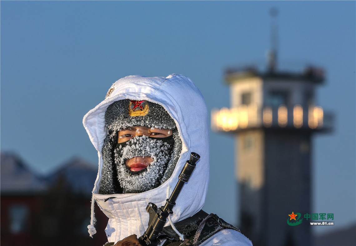 -30℃ 边防官兵巡逻美成一幅画