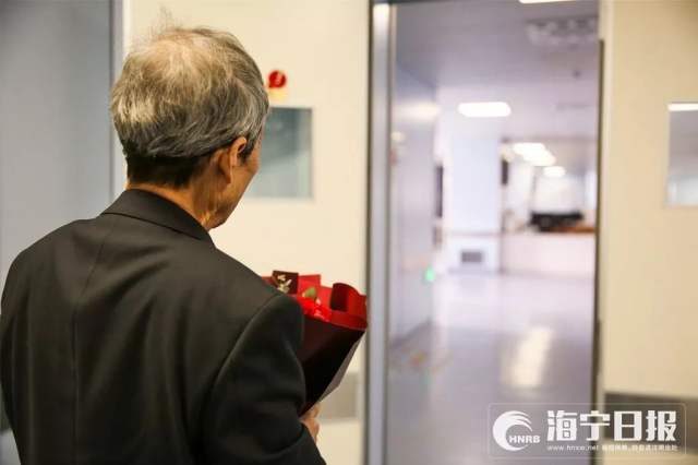 ICU里，他和植物人妻子举行金婚仪式，一句话让所有人泪目！
