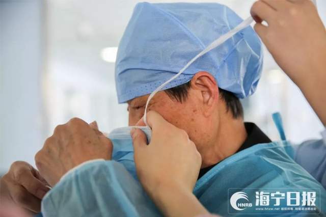 ICU里，他和植物人妻子举行金婚仪式，一句话让所有人泪目！