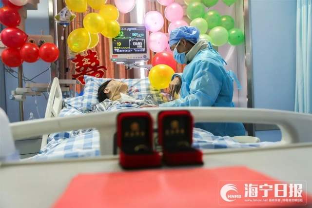 ICU里，他和植物人妻子举行金婚仪式，一句话让所有人泪目！