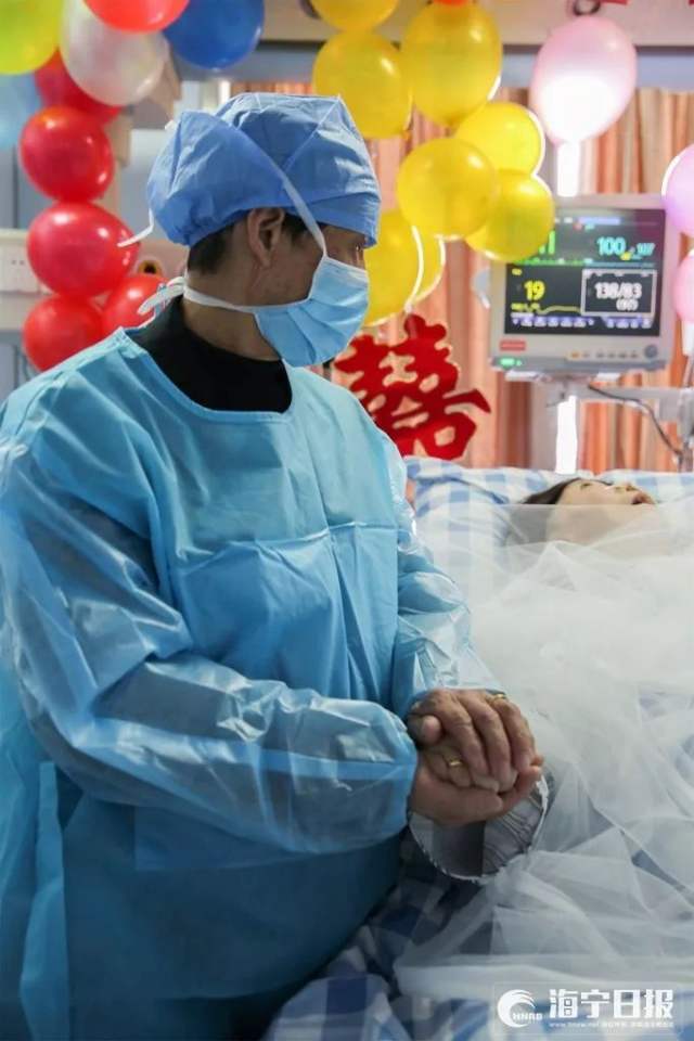 ICU里，他和植物人妻子举行金婚仪式，一句话让所有人泪目！