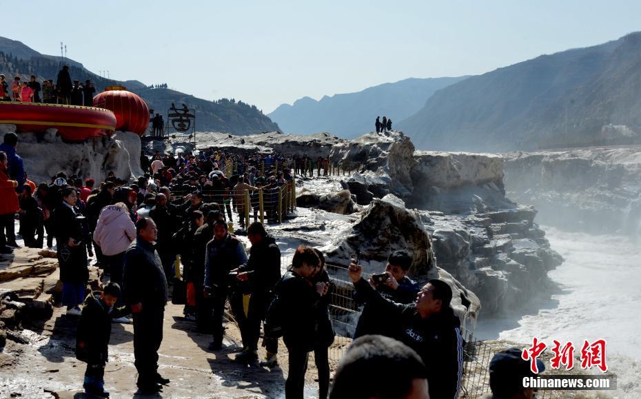 黄河壶口瀑布新春开河迎客来