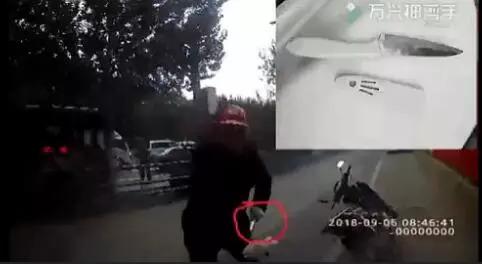 男子掏刀向交警捅去之后…这段执法视频火了！
