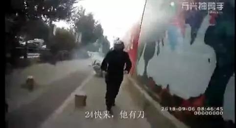 男子掏刀向交警捅去之后…这段执法视频火了！