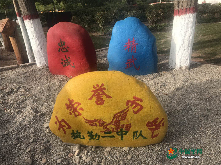 【网络媒体国防行】千里戈壁滩上,他们建起