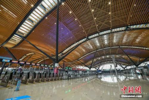 港珠澳大桥香港口岸的旅检大楼。<a target=&apos;_blank&apos; href=&apos;http://www.chinanews.com/&apos;><p align=